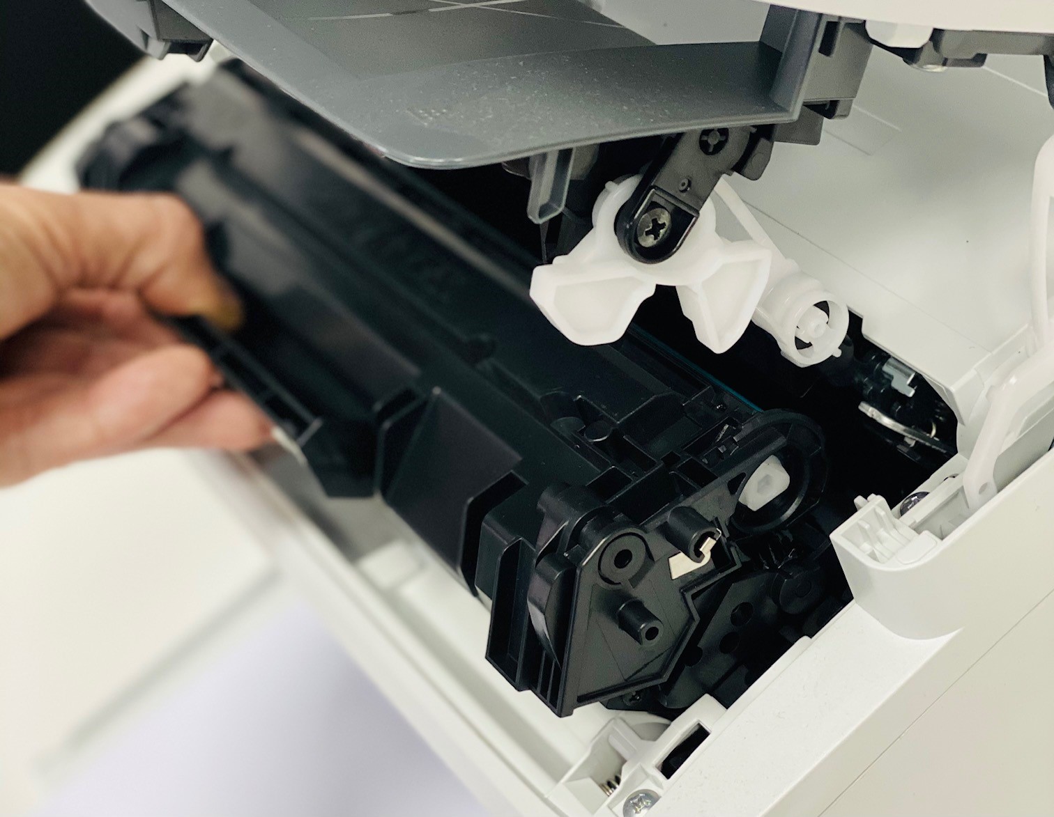 Wymiana tonera w drukarce